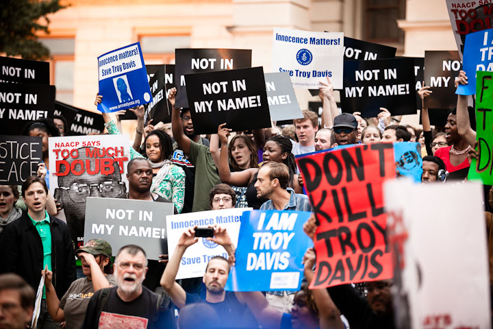 More than 700 protesters gathered at the Georgia Capitol on the night of Troy Davis's  execution. (Photo by Scott Langley)