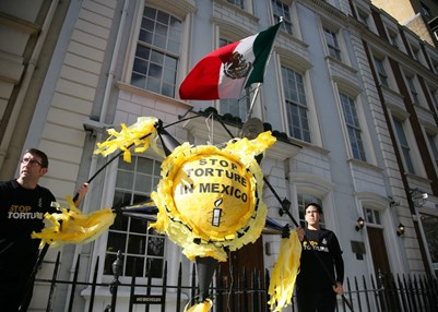 Campaigning against torture in Mexico. © Reuben Steains