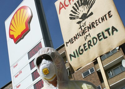 Campaigning against Shell. © Ralf Rebmann / Amnesty International