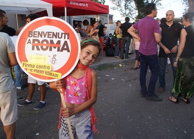 Campaigning for Roma rights. © Amnesty International