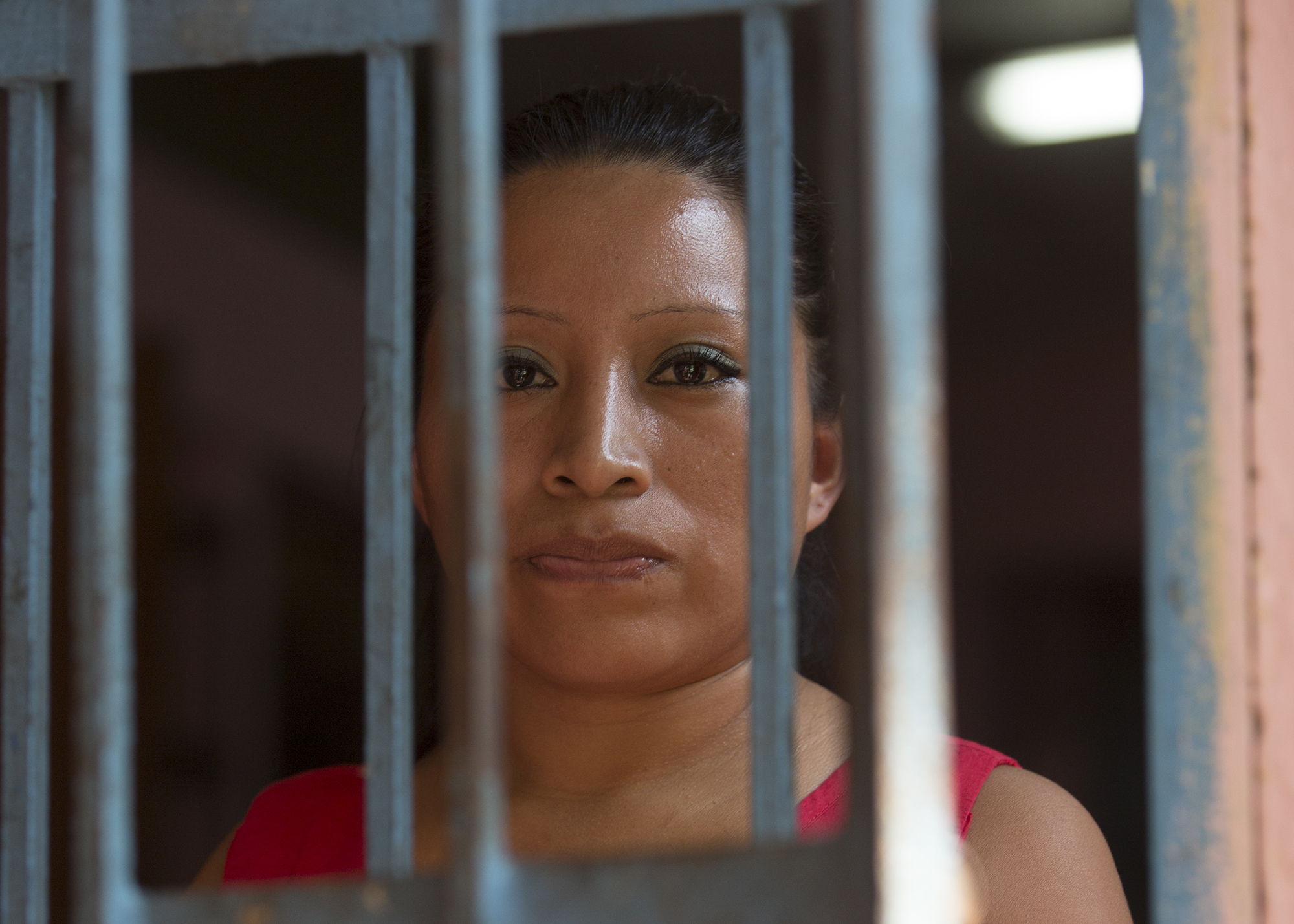 Portrait of Teodora Vasquez at her prison in El Salvador. She had been sentenced for 30 years after having an stillbirth out of suspicions of having had an abortion. In 2008, Teodora del Carmen Vásquez was sentenced to 30 years in prison for “aggravated homicide” after suffering a still-birth at work. Teodora, mother of an 11-year-old boy, was expecting a new baby when she started experiencing increasingly severe pain. She called the emergency services but her waters broke soon afterwards. She went into labour, and was unconscious when she gave birth. When she came round, bleeding profusely, her baby was dead. Police at the scene handcuffed her and arrested her on suspicion of murder. Only then did they take her to hospital where she could get the urgent treatment she needed. In El Salvador, women who miscarry or suffer a still-birth during pregnancy are routinely suspected of having had an “abortion”. Abortion under any circumstance is a crime, even in cases of rape, incest, or where a woman’s life is at risk. This makes women afraid to seek help with pregnancy-related problems, leading inevitably to more preventable deaths.